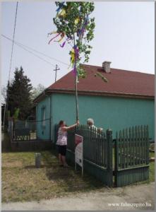 Tavaszköszöntõ "batyus majális"