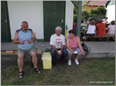 Tavaszköszöntő "batyus majális"