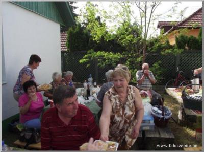 Tavaszköszöntő "batyus majális"